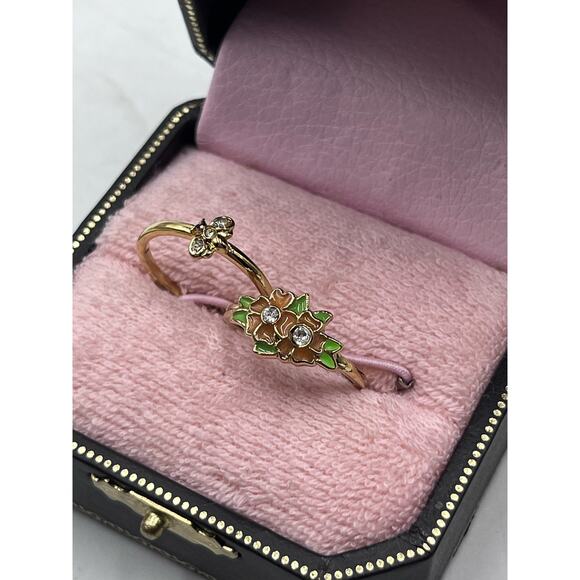 Juicy Couture Set of Two Rings Gold
tone enamel pink Flower Bumblebee Sz 6.25 - Picture 5 of 13